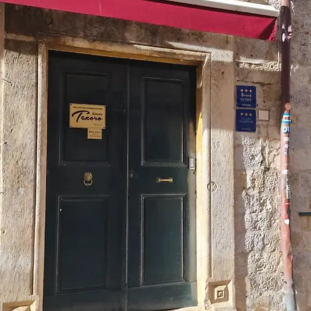 Marin & Ketty's Boutique Place At The Heart Of شقة